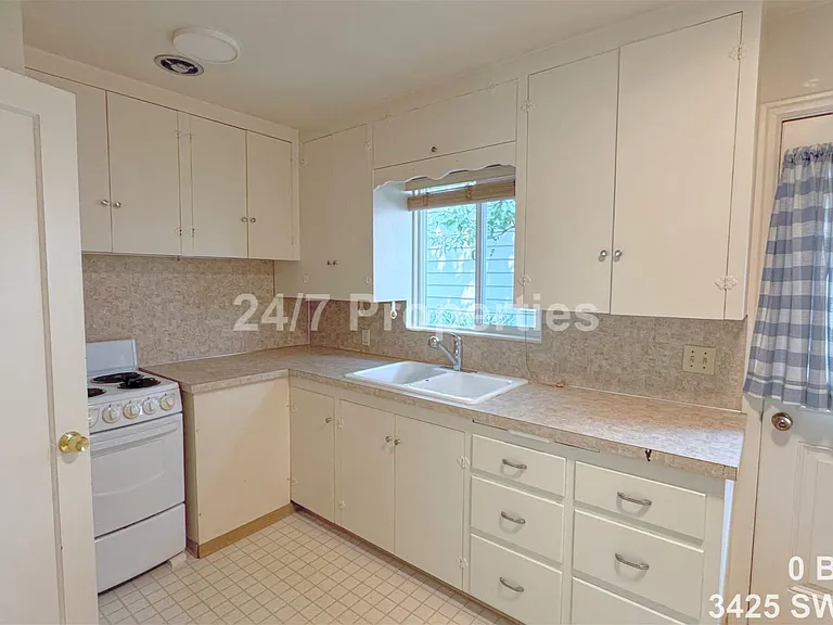 3425 SW 11th Ave #3 — Photo 1
