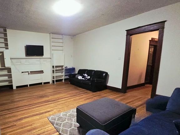 4th image of 506 W College Ave #1