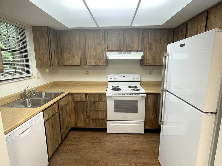 3340 Edgebrook Dr — Photo 6
