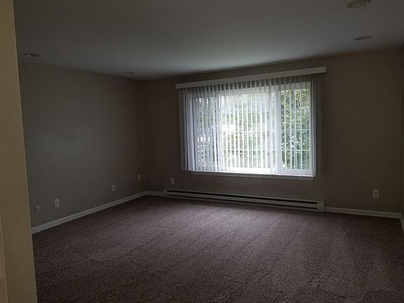 5th image of 98 Village Ct APT 4