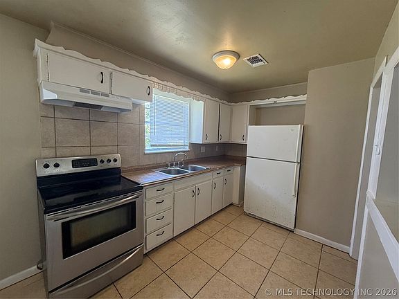 4th image of 6313 N Main St