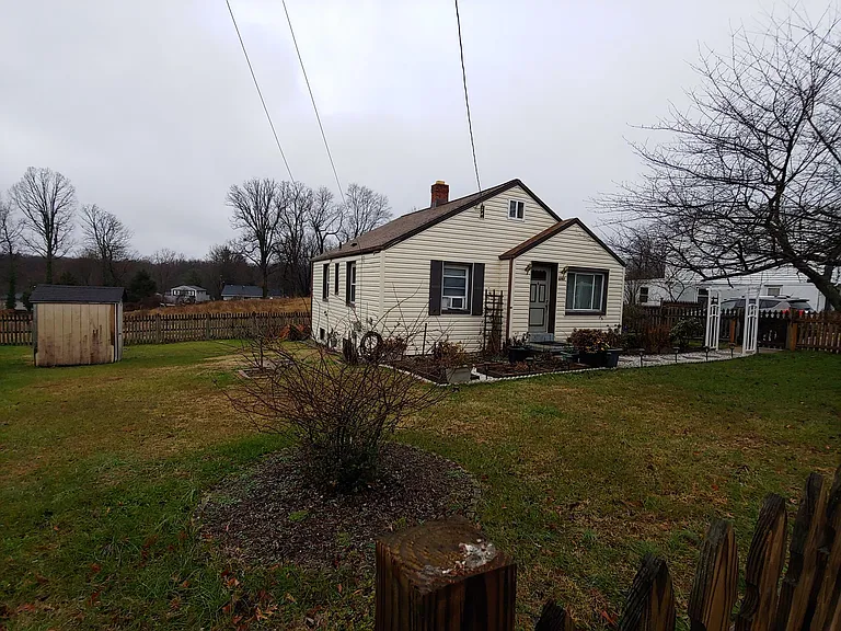 1243 E Randolph Rd — Photo 2