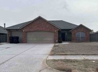 1805 NE 34th St, Moore, OK 73160