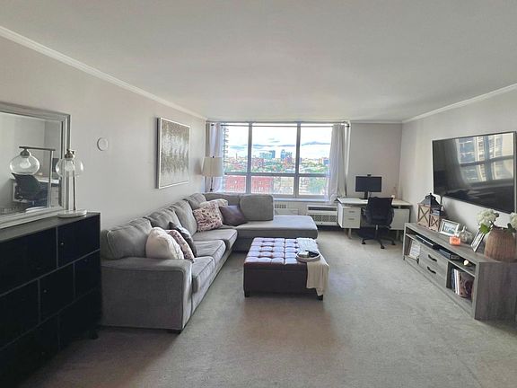 4th image of 70 W Burton Pl APT 1508