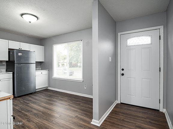 2nd image of 1014 Washington Way