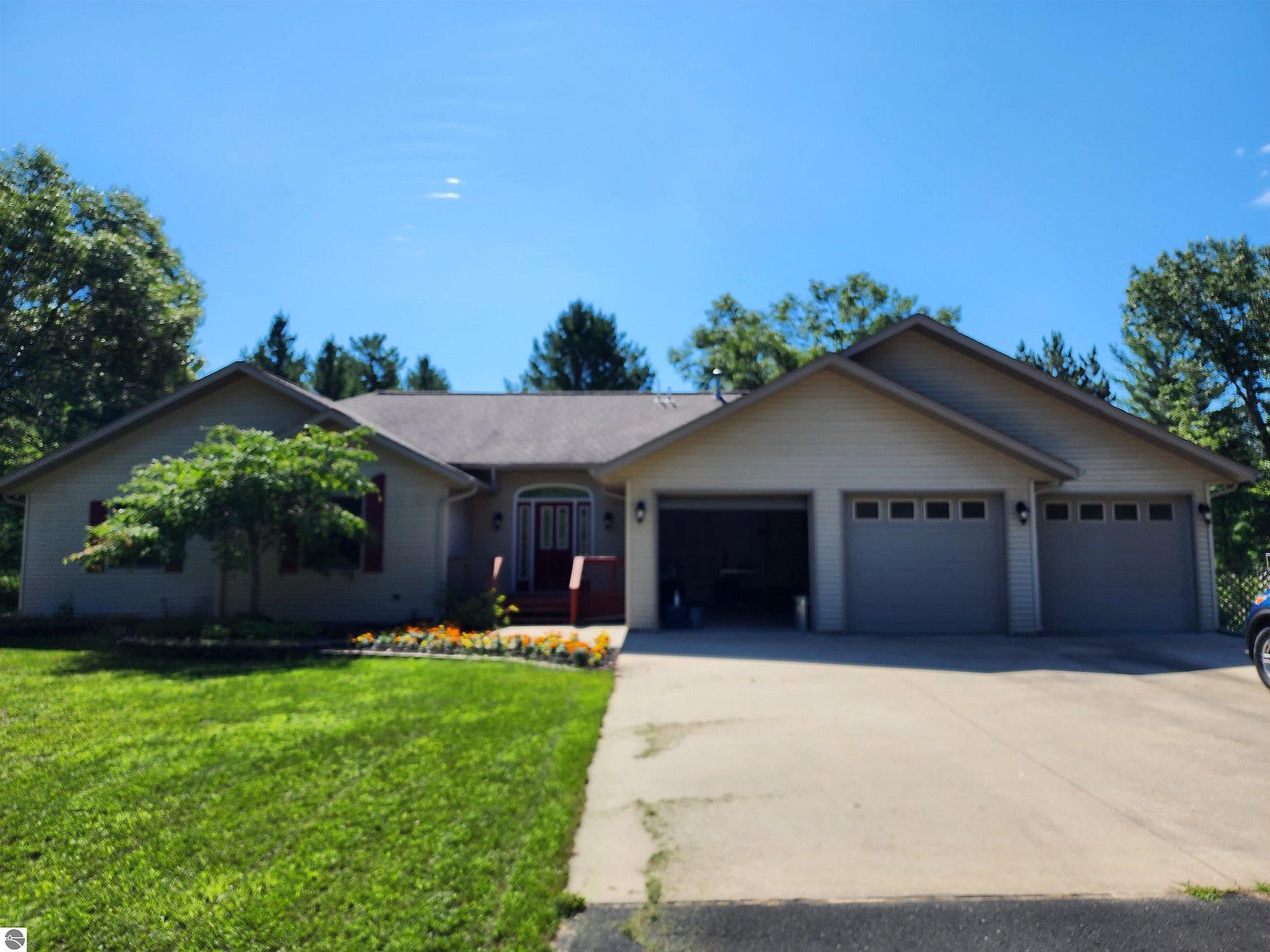 2110 E Lincoln St, East Tawas, MI 48730 Zillow