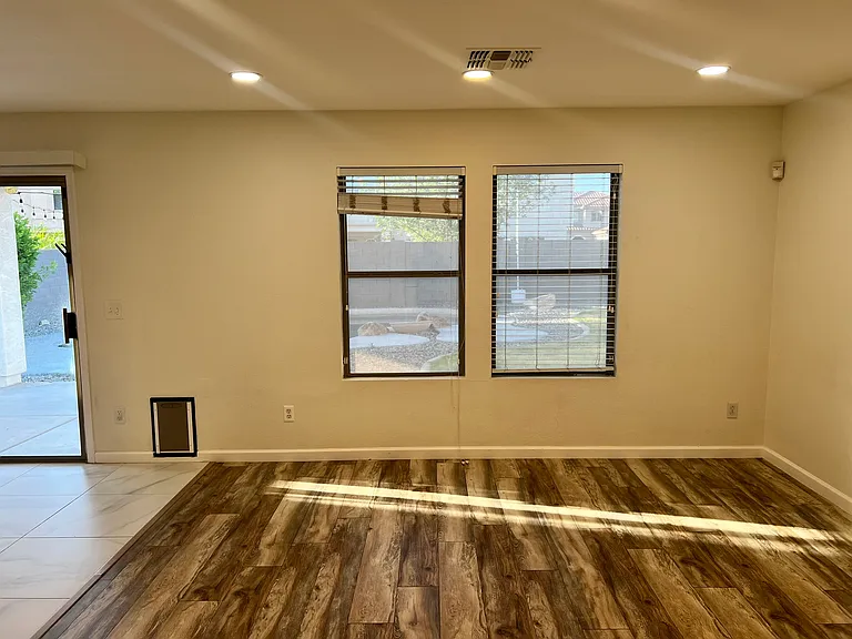 3728 E Liberty Ln — Photo 8
