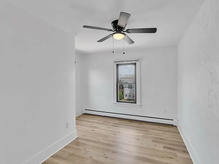 1002 Fordham Ave — Photo 3