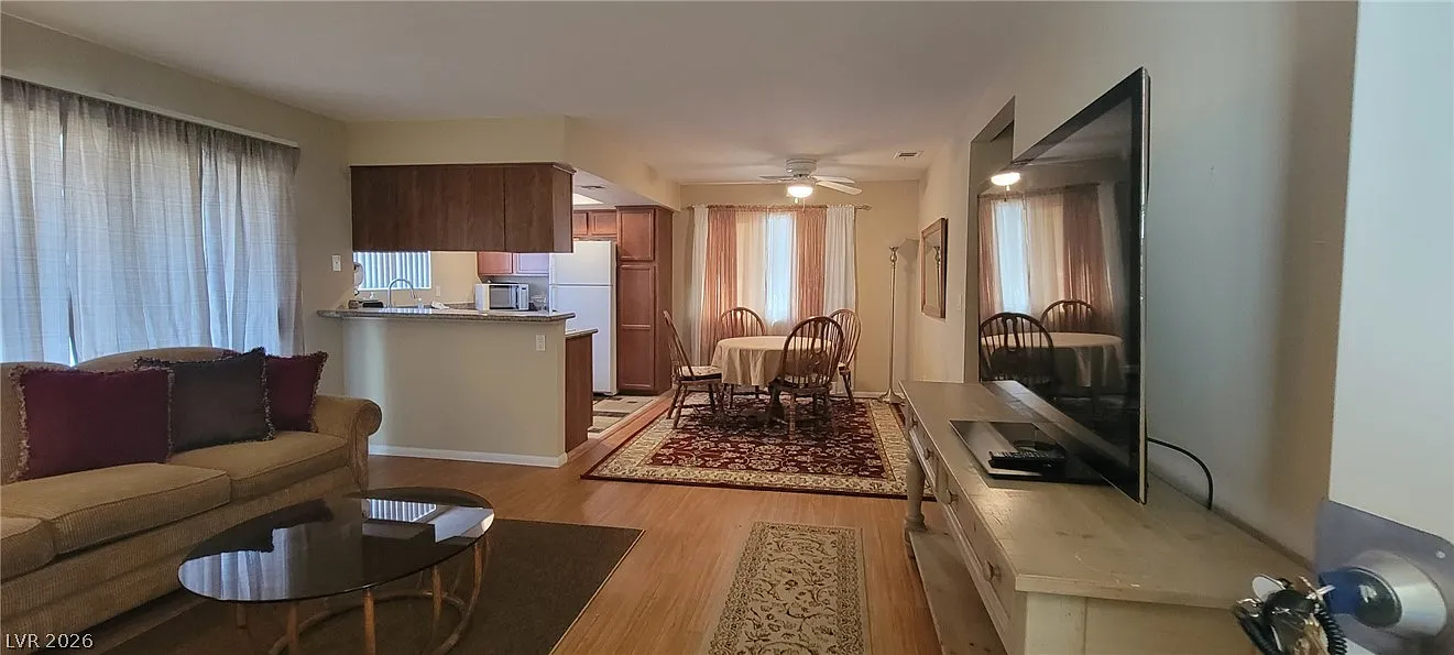 2 bed, 2.0 bath, 908 sqft, $1,350 — Photo 3