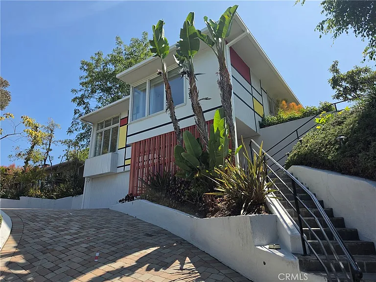 310 S Thurston Ave — Photo 2