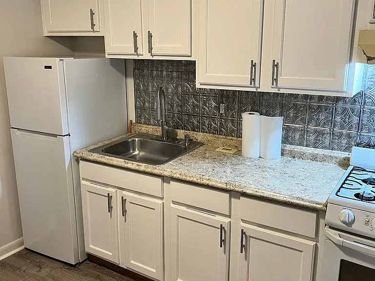 7312 Rockwell Ave — Photo 1