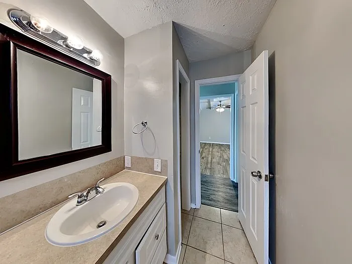 809 Lochmoor Ln — Photo 18