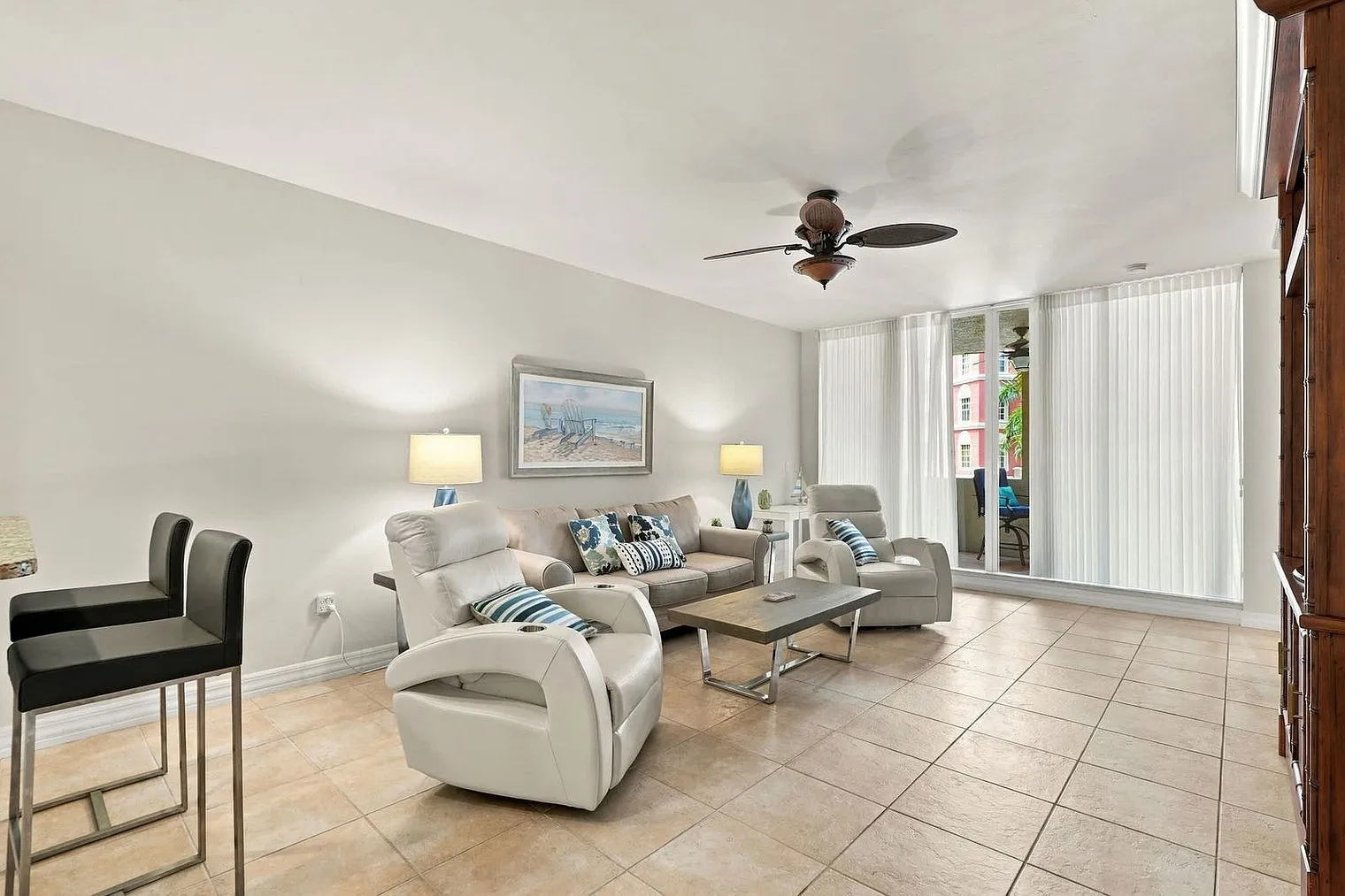 2 bed, 2.0 bath, 1334 sqft, $3,420 — Photo 3