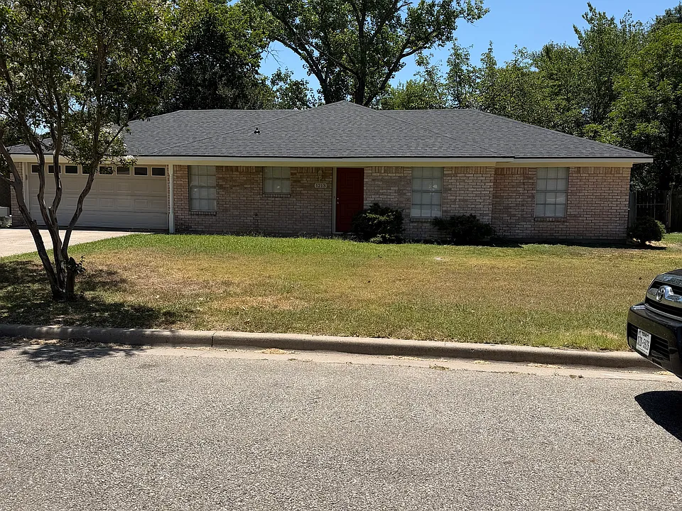 1213 Tammy Ave