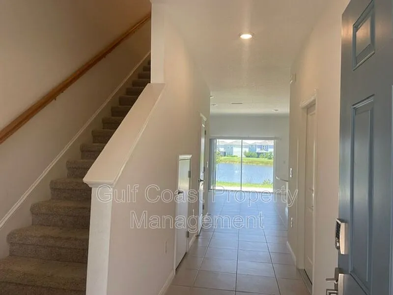 3 bed, 2.0 bath, 1407 sqft, $2,200 — Photo 2