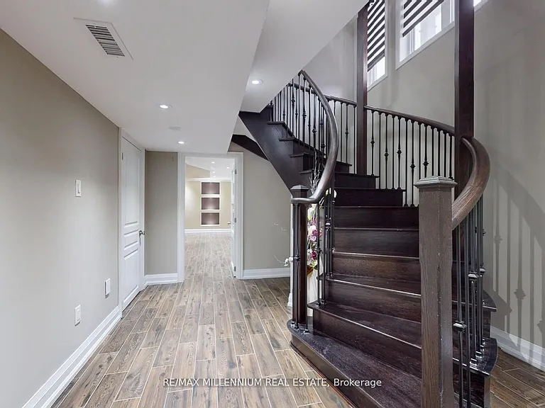 51 Kincardine St — Photo 40