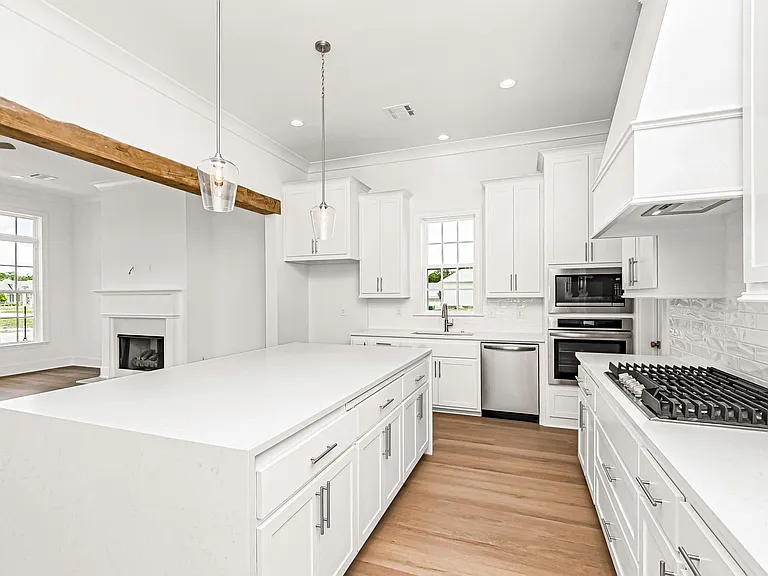 7671 Dearborne Dr — Photo 2
