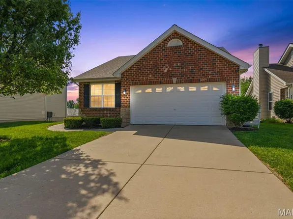 326 Stone Village Dr, Wentzville, MO 63385