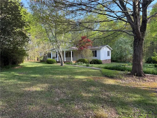 1095 Sechrist Loop, Pilot Mountain, NC 27041