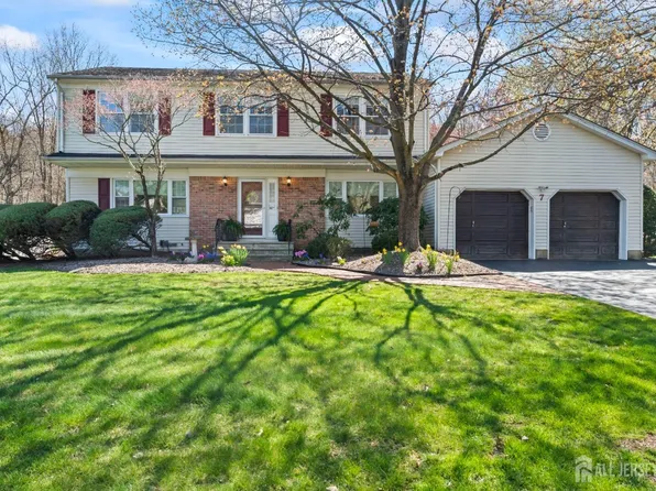 7 Deer Run Ct, East Brunswick, NJ 08816