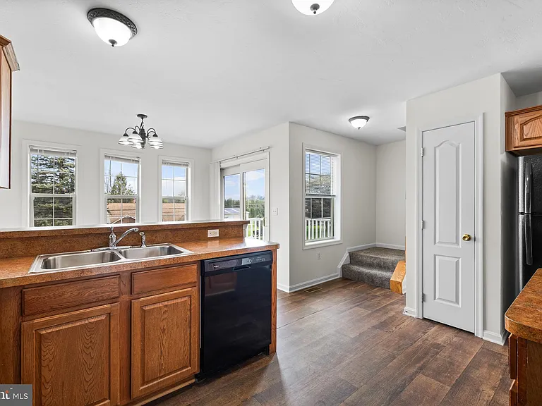 22 Shady Tree Ct — Photo 8