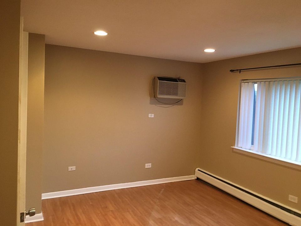 1st image of 9955 Linda Ln