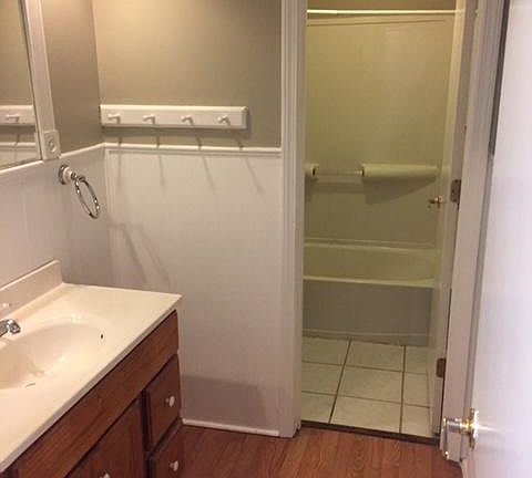 4th image of 9034 Manning Ave