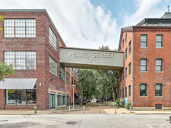 2nd image of 300 Pearl St Unit 208