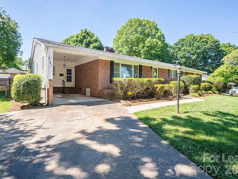 2020 Helen Dr — Photo 1