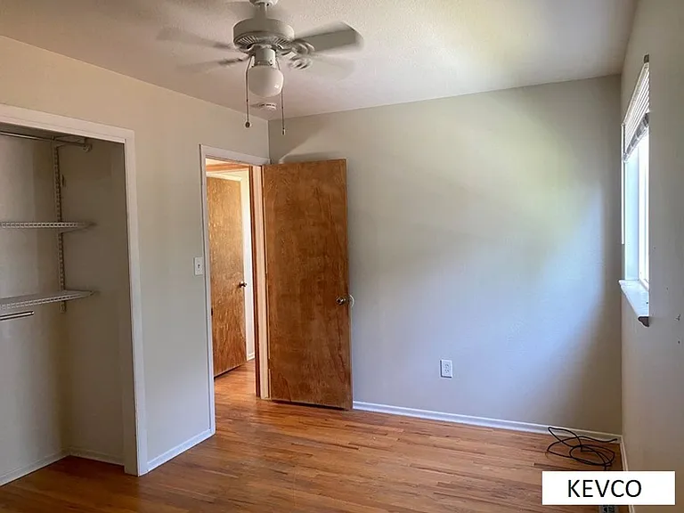 1400 Hillcrest Dr — Photo 11