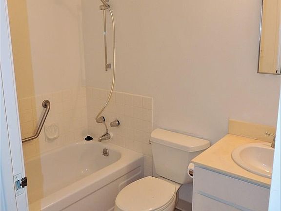 4th image of 1505 Continental Dr