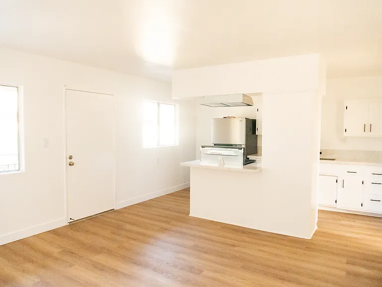 15944 Vermont Ave #19 — Photo 2