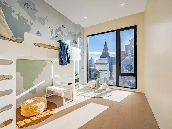 31-16 21st St #5E, Astoria, NY 11106