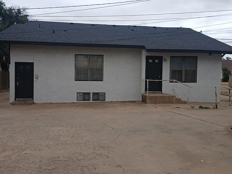 309 SE 10th St — Photo 12