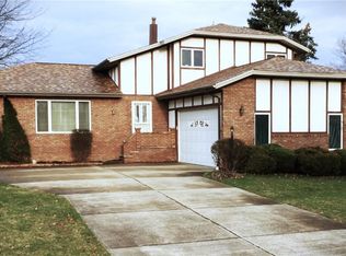 7844 Montgomery Rd, Middleburg Heights, OH 44130