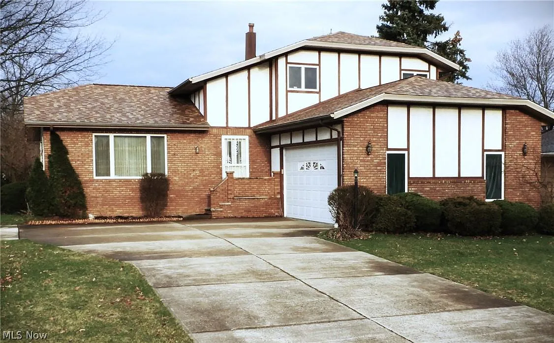 7844 Montgomery Rd photo 1