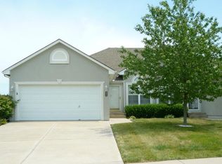 211 Chartwell Dr, Lees Summit, MO 64082