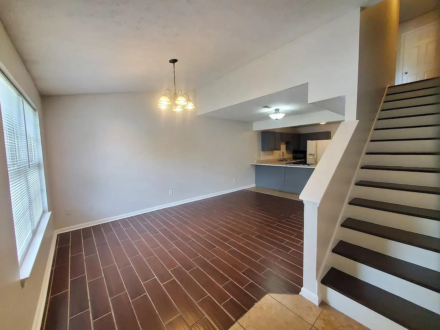 3 bed, 2.5 bath, 1232 sqft, $1,750 — Photo 3