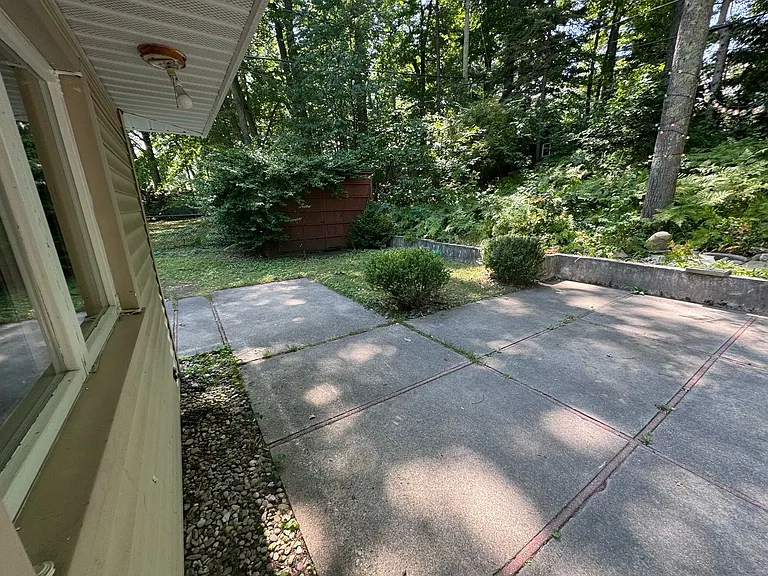 212 Huron St — Photo 16