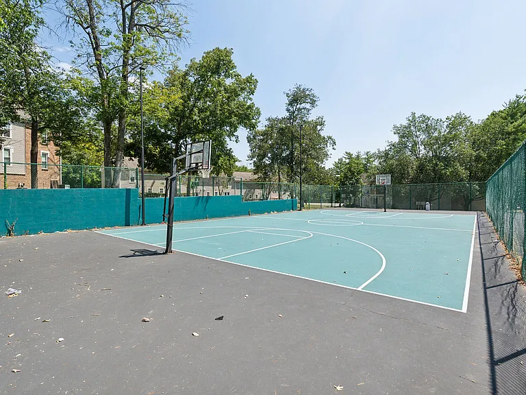 Piccadilly Apartments — Photo 7