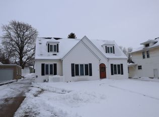 114 5th St, Walnut, IL 61376