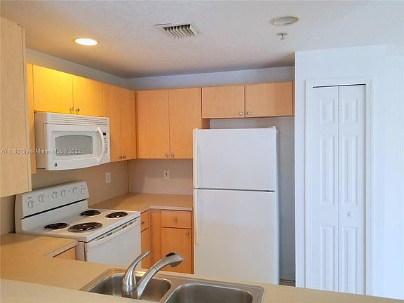 3rd image of 6700 NW 114th Ave APT 933