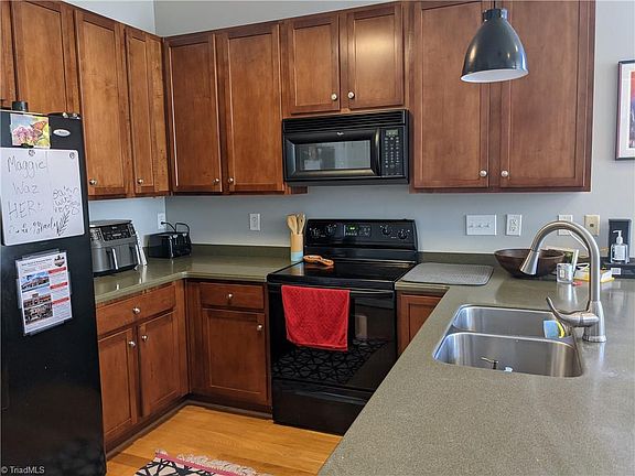 4th image of 622 N Elm St APT D