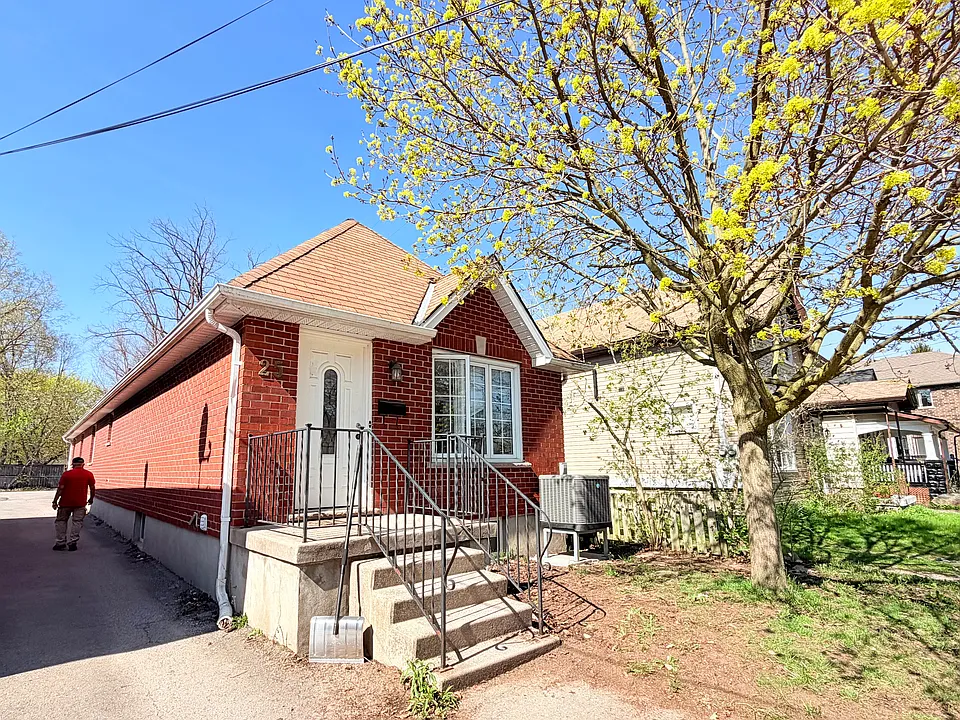 25 Saunby St