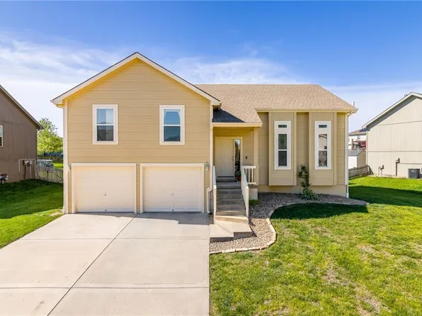 1307 Amber Ln, Kearney, MO 64060
