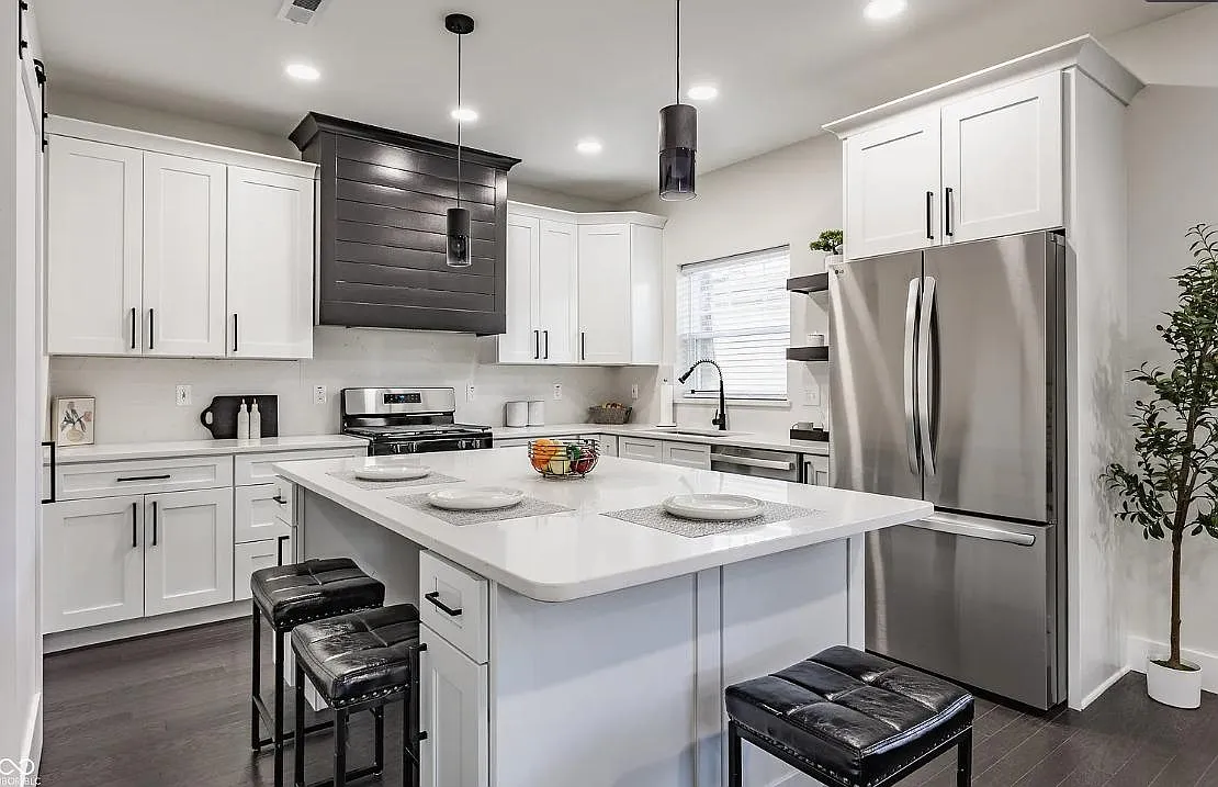 3 bed, 3.5 bath, 5227 sqft, $1,325 — Photo 3