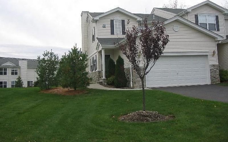 1st image of 10 Lakeview Dr