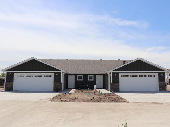 915 Village Ln