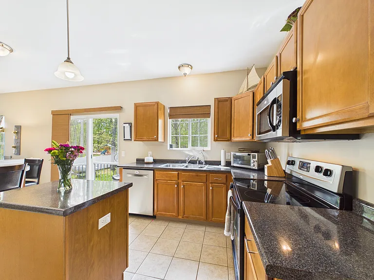 23 Beechwood Hollow St — Photo 29