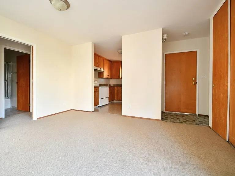 2537 Regent St — Photo 5